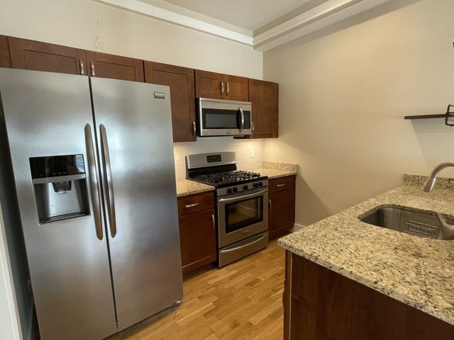 54 Loomis 1101, Bedford, MA 01730