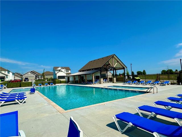 12506 S White Ash Lane, Lee's Summit, MO 64086