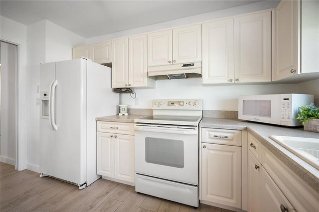 660 LINDEN DRIVE, Englewood, FL 34223