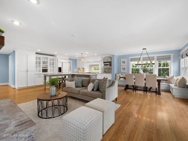 30 Waverly Avenue, Clarendon Hills, IL 60514