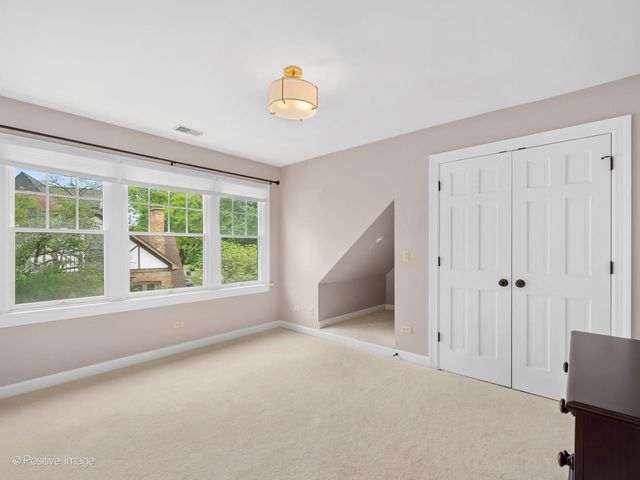 30 Waverly Avenue, Clarendon Hills, IL 60514