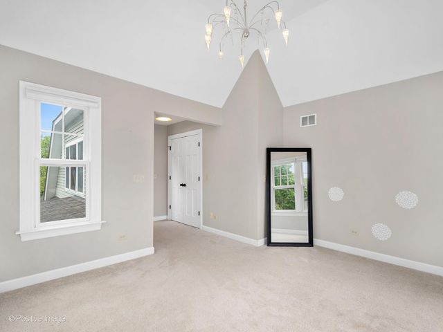 30 Waverly Avenue, Clarendon Hills, IL 60514