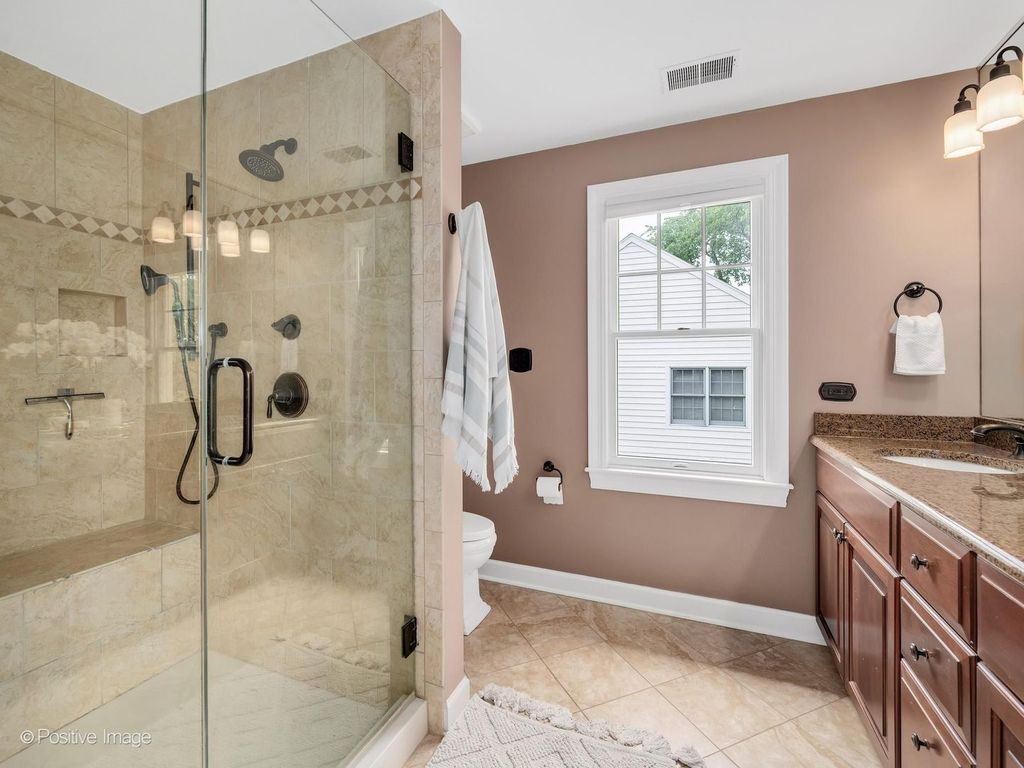 Image 29 of property listing at 30 Waverly Avenue, Clarendon Hills, IL 60514