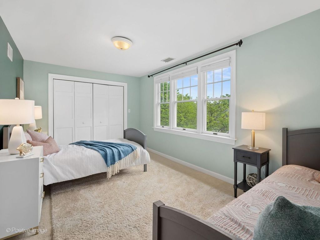 Image 30 of property listing at 30 Waverly Avenue, Clarendon Hills, IL 60514