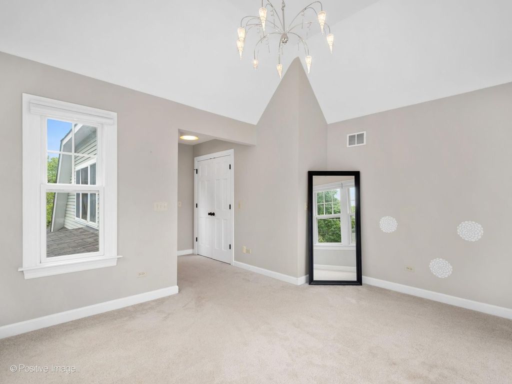 Image 35 of property listing at 30 Waverly Avenue, Clarendon Hills, IL 60514