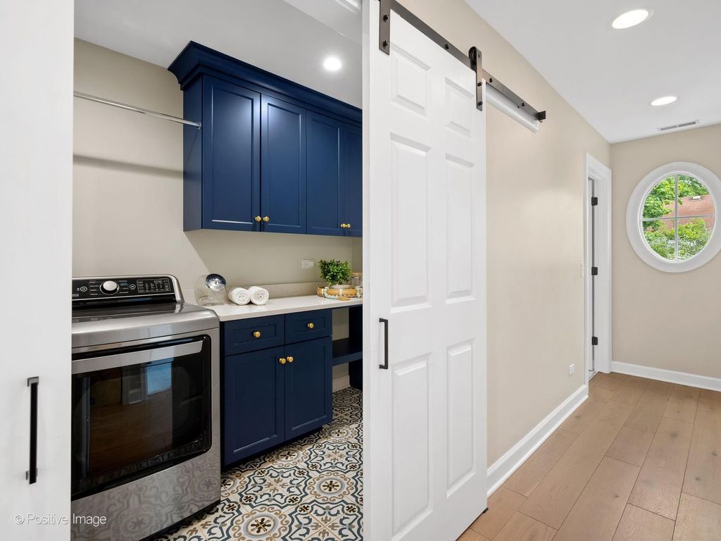 Image 36 of property listing at 30 Waverly Avenue, Clarendon Hills, IL 60514