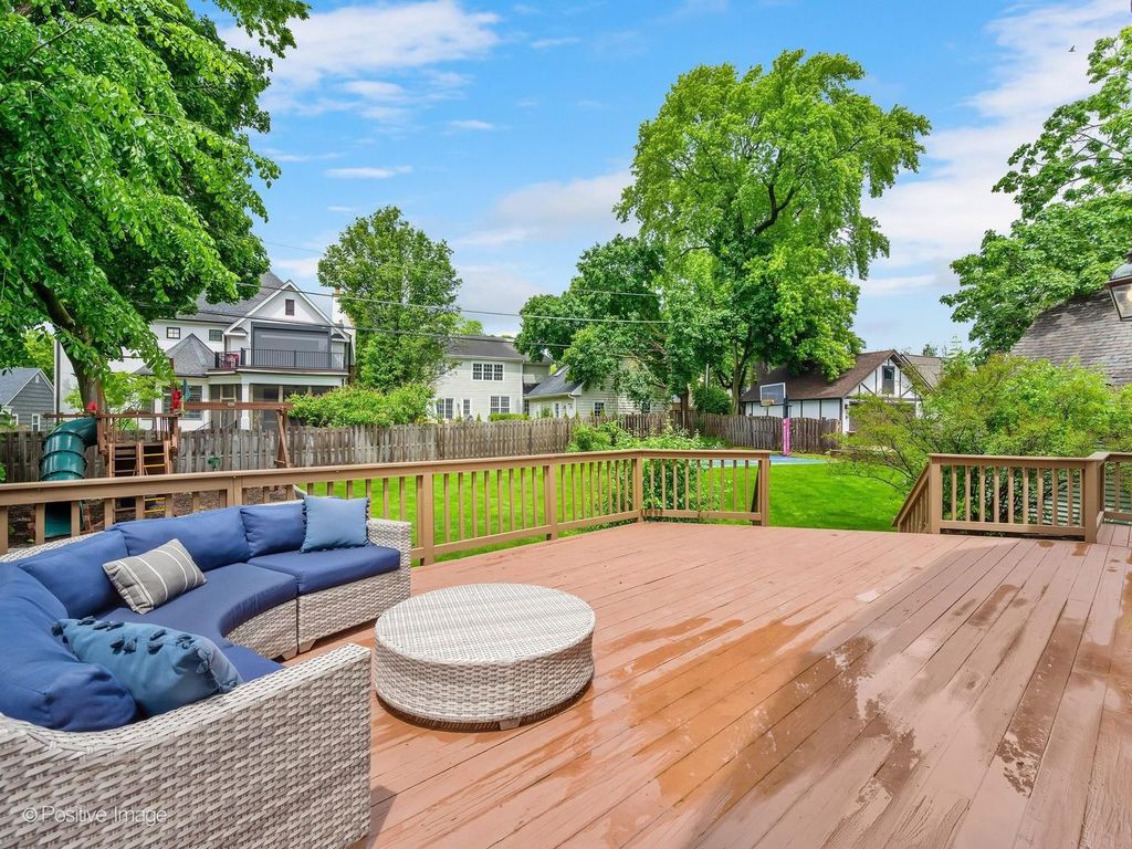 Image 40 of property listing at 30 Waverly Avenue, Clarendon Hills, IL 60514