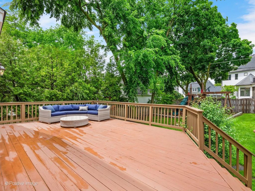 Image 41 of property listing at 30 Waverly Avenue, Clarendon Hills, IL 60514