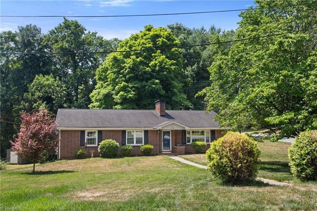 1734 Lancelot Lane, Winston-salem, NC 27103