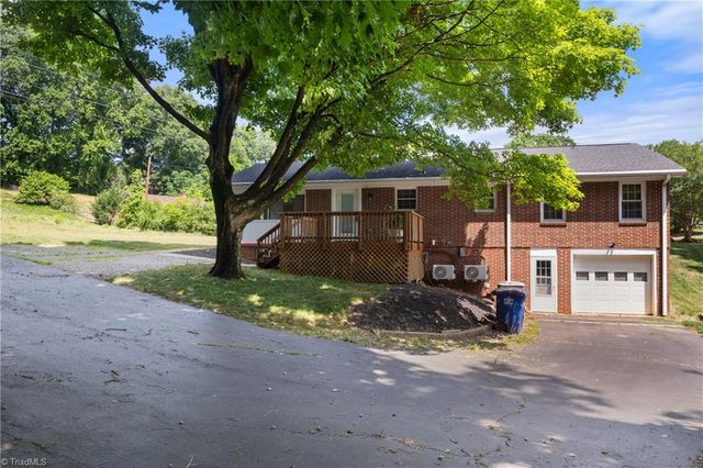 1734 Lancelot Lane, Winston-salem, NC 27103