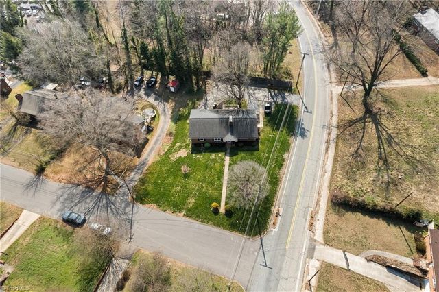 1734 Lancelot Lane, Winston-salem, NC 27103
