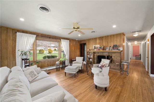 1734 Lancelot Lane, Winston-salem, NC 27103