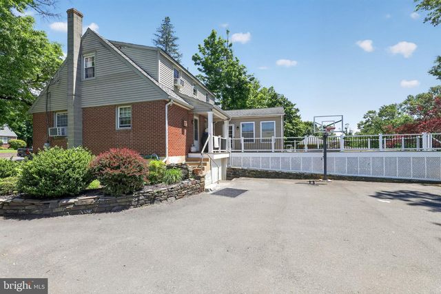 316 E WALNUT ST, Perkasie, PA 18944