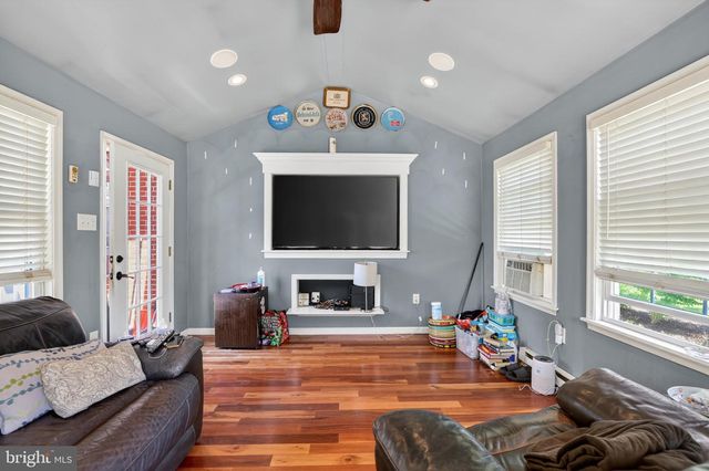 316 E WALNUT ST, Perkasie, PA 18944