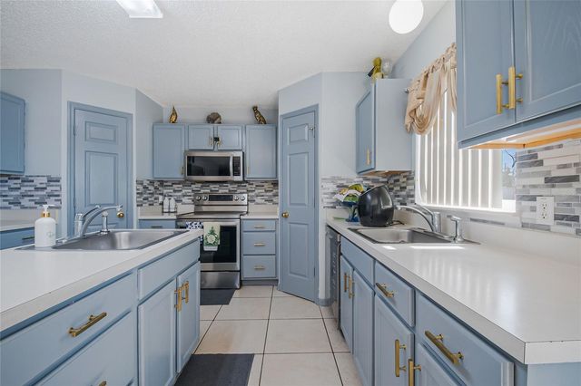 6 ALICANTE COURT, Kissimmee, FL 34758