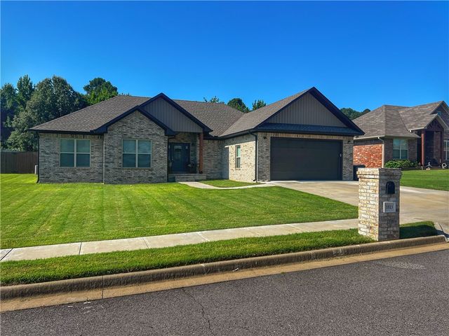 1813 Janie Francis Lane, Russellville, AR 72801