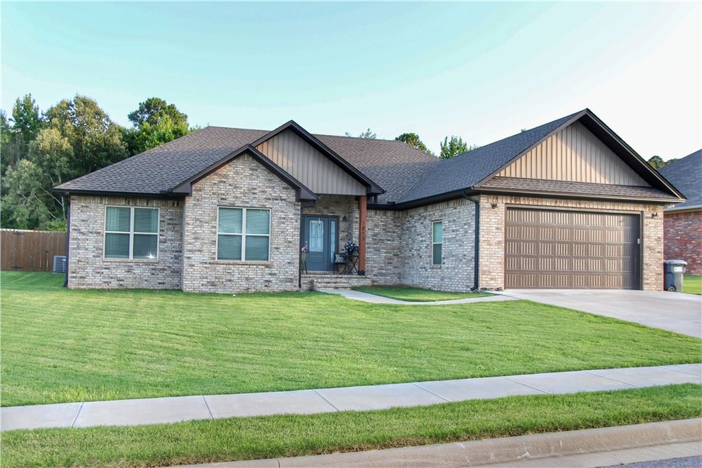 1813 Janie Francis Lane, Russellville, AR 72801