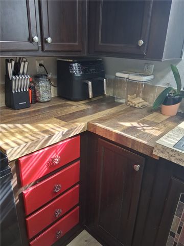 216 S Lake Dr, Rockport, TX 78382