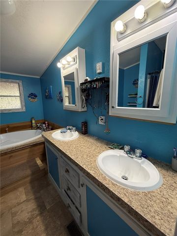 216 S Lake Dr, Rockport, TX 78382
