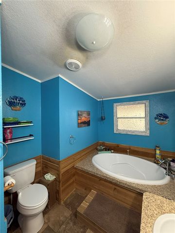 216 S Lake Dr, Rockport, TX 78382