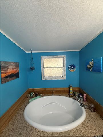 216 S Lake Dr, Rockport, TX 78382