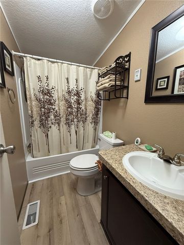 216 S Lake Dr, Rockport, TX 78382