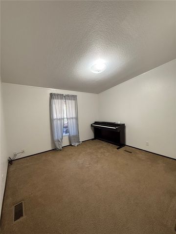 216 S Lake Dr, Rockport, TX 78382