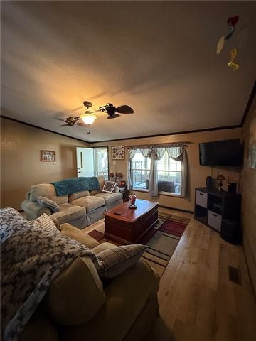216 S Lake Dr, Rockport, TX 78382