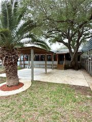 216 S Lake Dr, Rockport, TX 78382