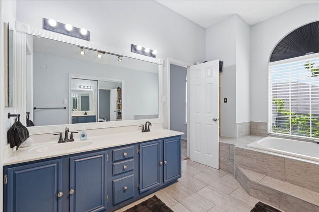 2211 Cromwell Drive, Arlington, TX 76018