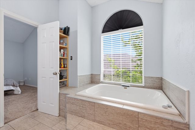 2211 Cromwell Drive, Arlington, TX 76018