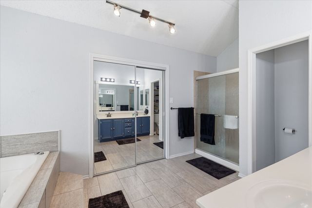 2211 Cromwell Drive, Arlington, TX 76018