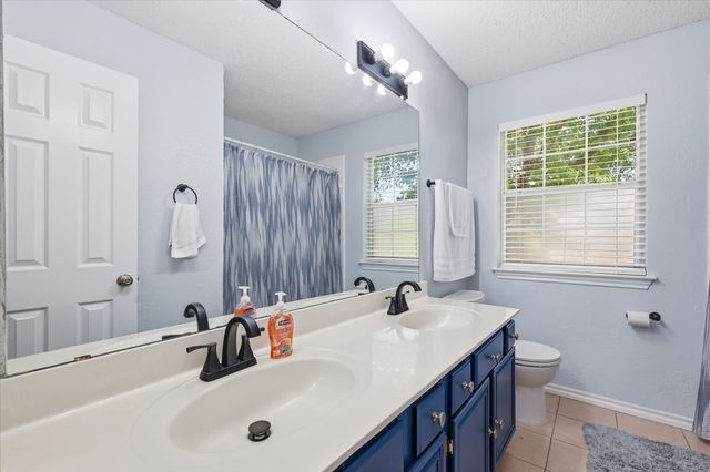 2211 Cromwell Drive, Arlington, TX 76018