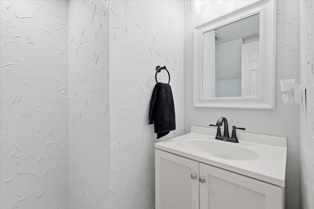 2211 Cromwell Drive, Arlington, TX 76018