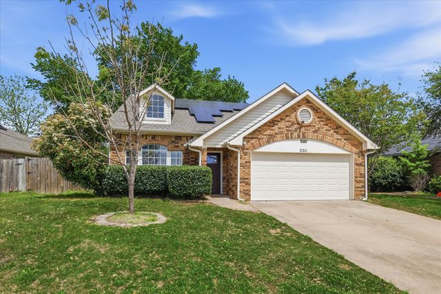2211 Cromwell Drive, Arlington, TX 76018