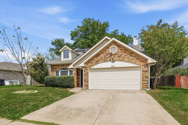 2211 Cromwell Drive, Arlington, TX 76018