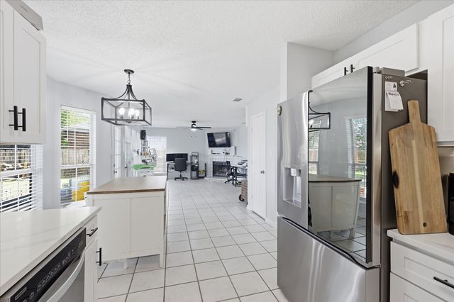 2211 Cromwell Drive, Arlington, TX 76018