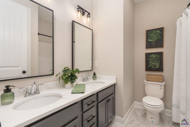 211 Farmland Circle, Perry, GA 31069