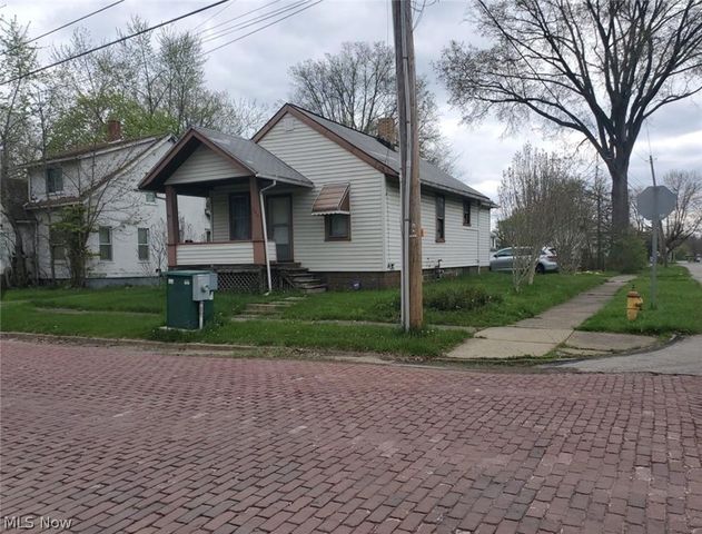 404 York Avenue NW, Warren, OH 44485