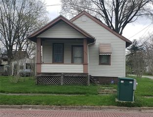 404 York Avenue NW, Warren, OH 44485