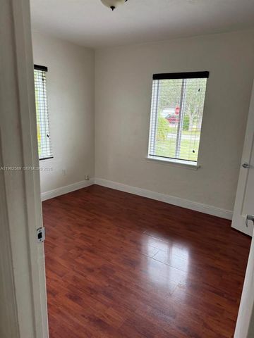 1015 NE 112th St, Biscayne Park, FL 33161