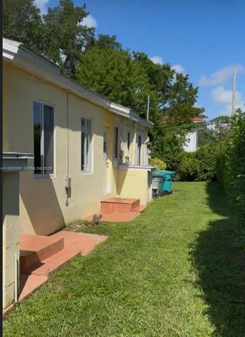 1015 NE 112th St, Biscayne Park, FL 33161