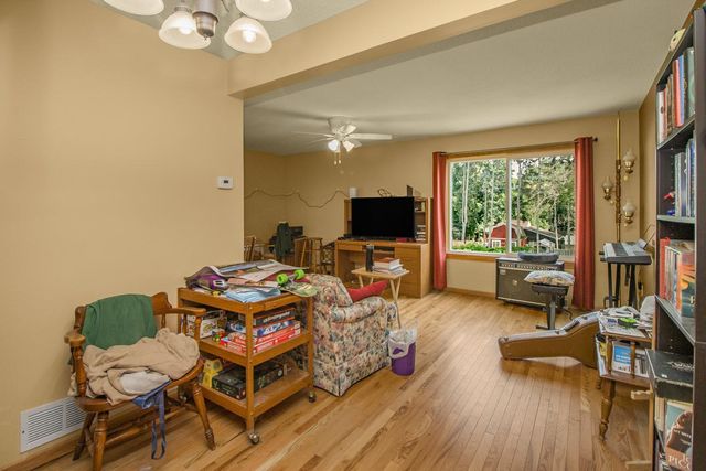 2281 Pond Avenue E, Maplewood, MN 55119