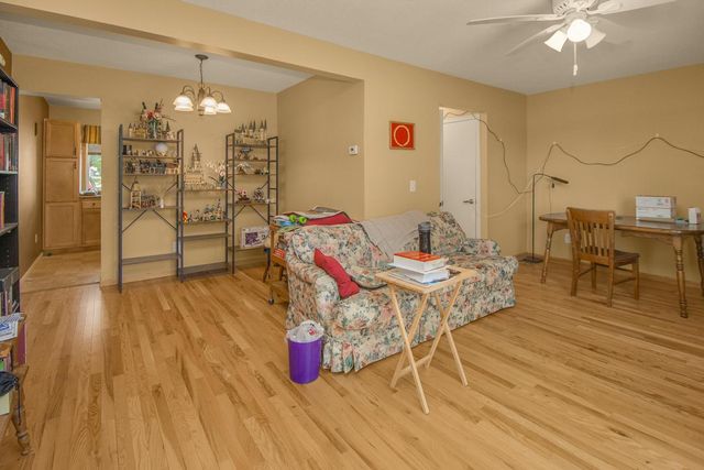 2281 Pond Avenue E, Maplewood, MN 55119