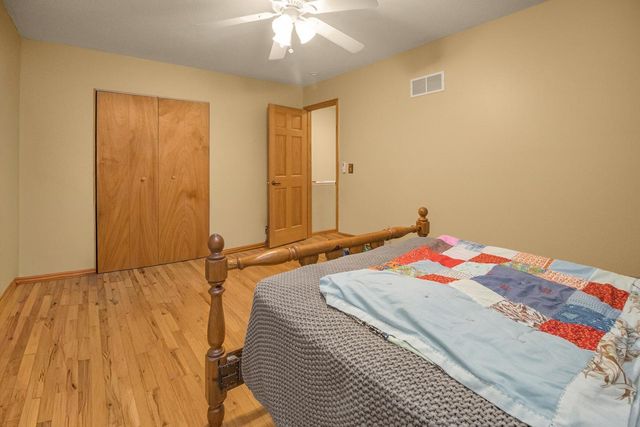 2281 Pond Avenue E, Maplewood, MN 55119