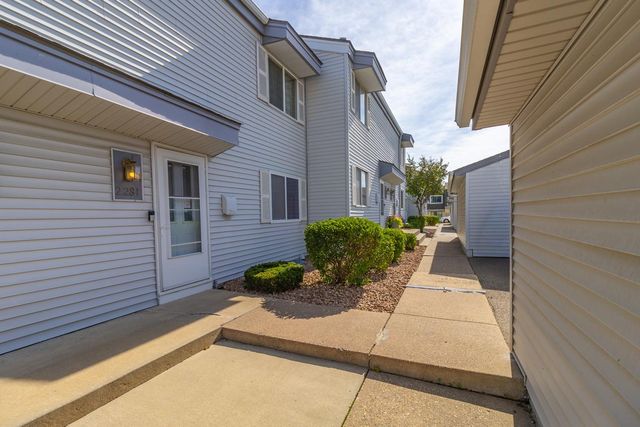 2281 Pond Avenue E, Maplewood, MN 55119
