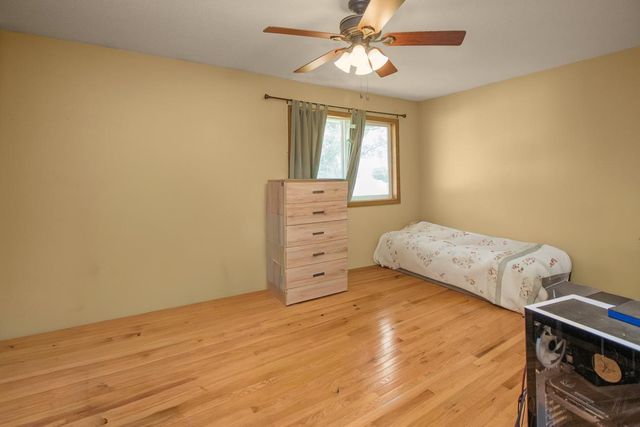 2281 Pond Avenue E, Maplewood, MN 55119