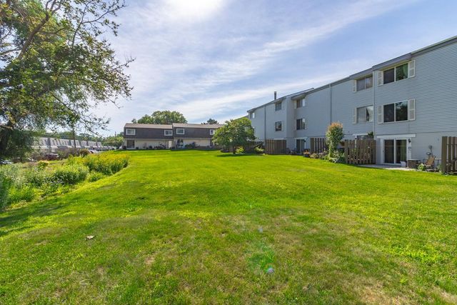 2281 Pond Avenue E, Maplewood, MN 55119