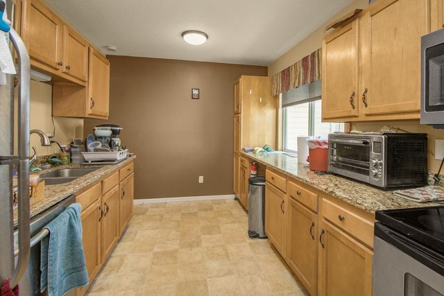 2281 Pond Avenue E, Maplewood, MN 55119