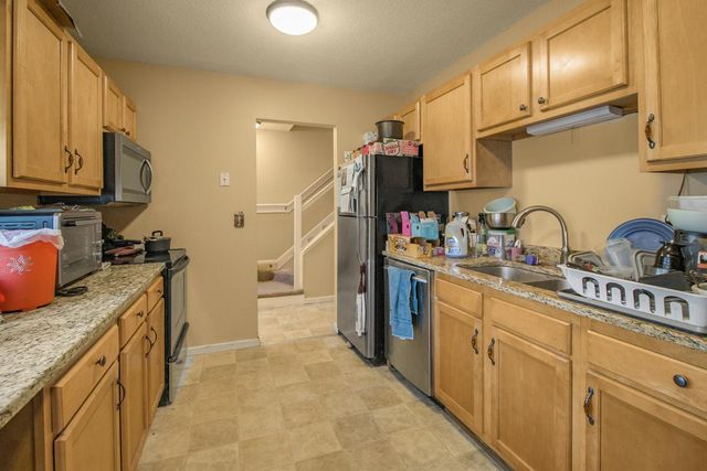 2281 Pond Avenue E, Maplewood, MN 55119